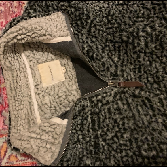 Sherpa Pullover - Picture 2 of 4